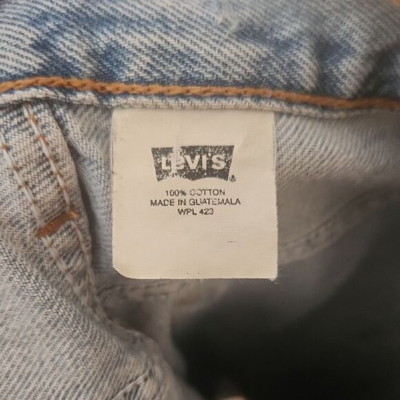 Levi's Blue Jeans with Iconic Orange Stitching and Classic Denim Fabric - Picture 5 of 9